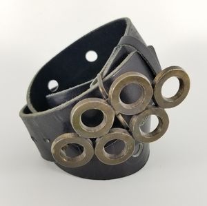 Circle buckle leather belt